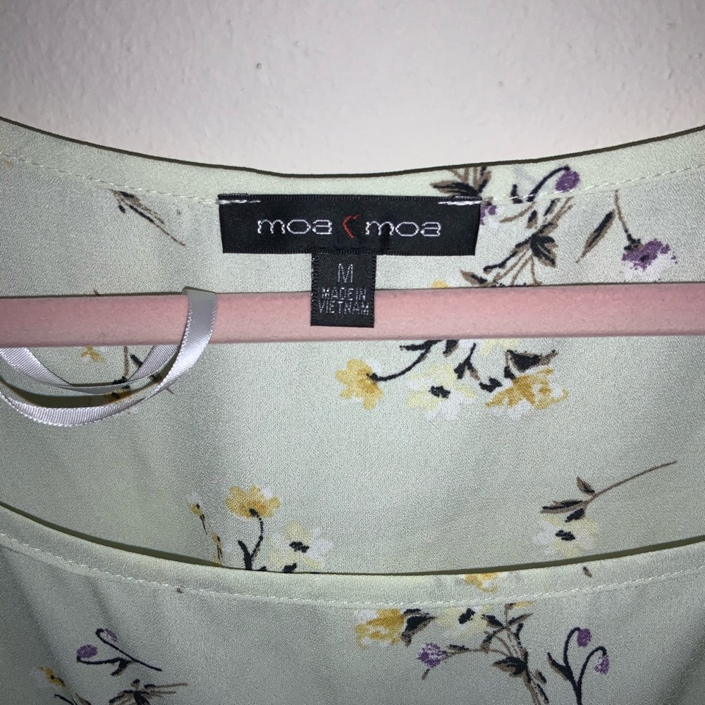 Floral green top long sleeves